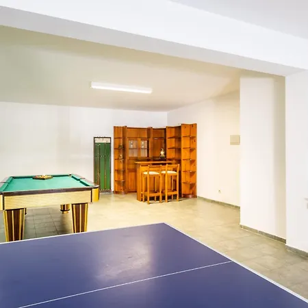 Vakantiehuis Maria Palace - Games Gym & Bar